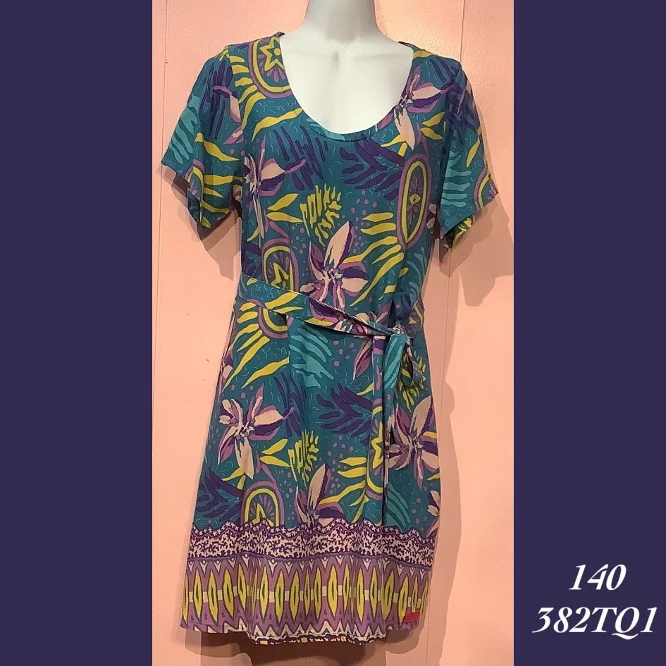 140 - 382TQ1 , Sleeved shift dress with pockets