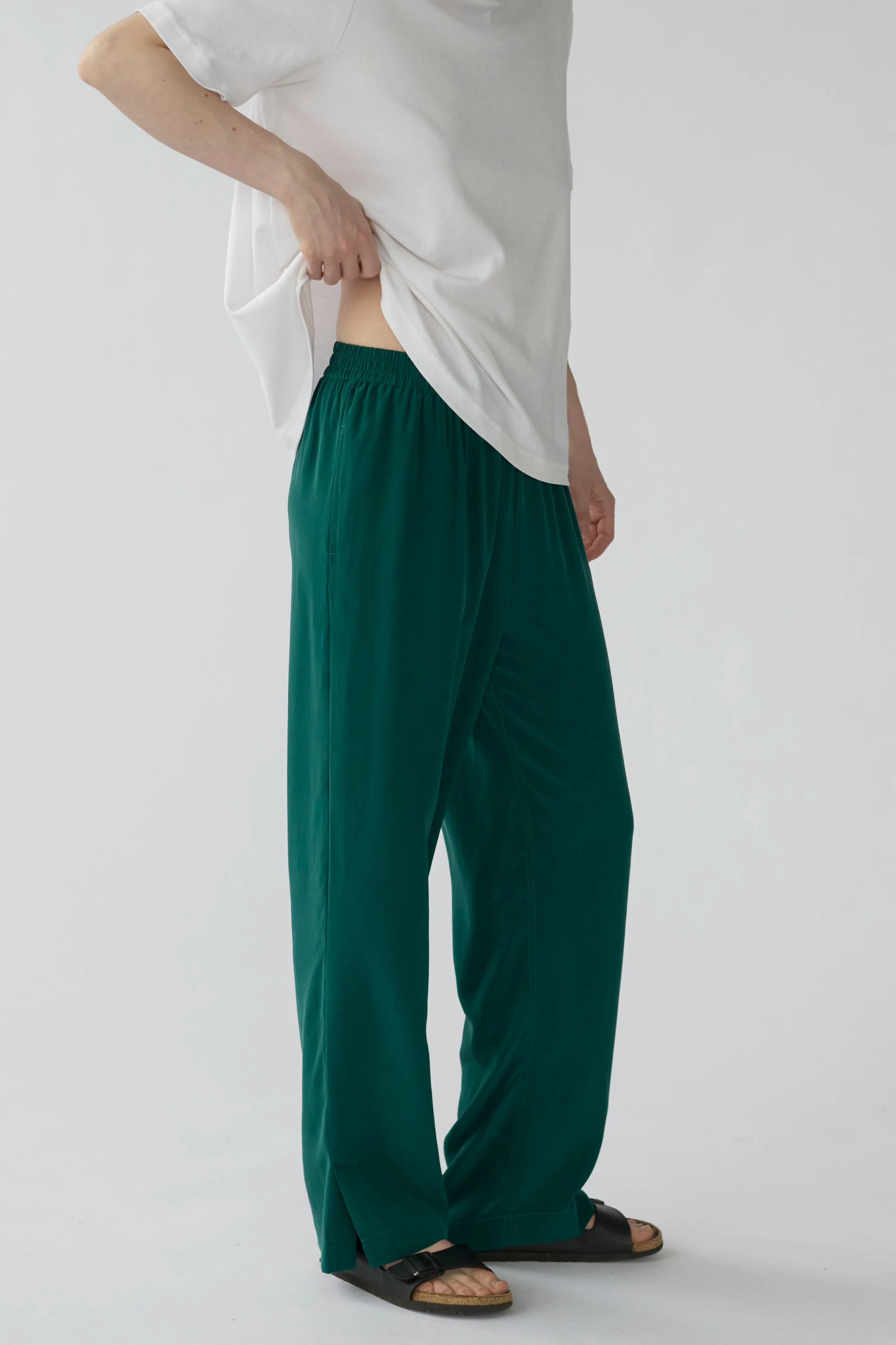 ELI SLIT PANTS - MOSS - SANDWASHED CREPE DE CHINE