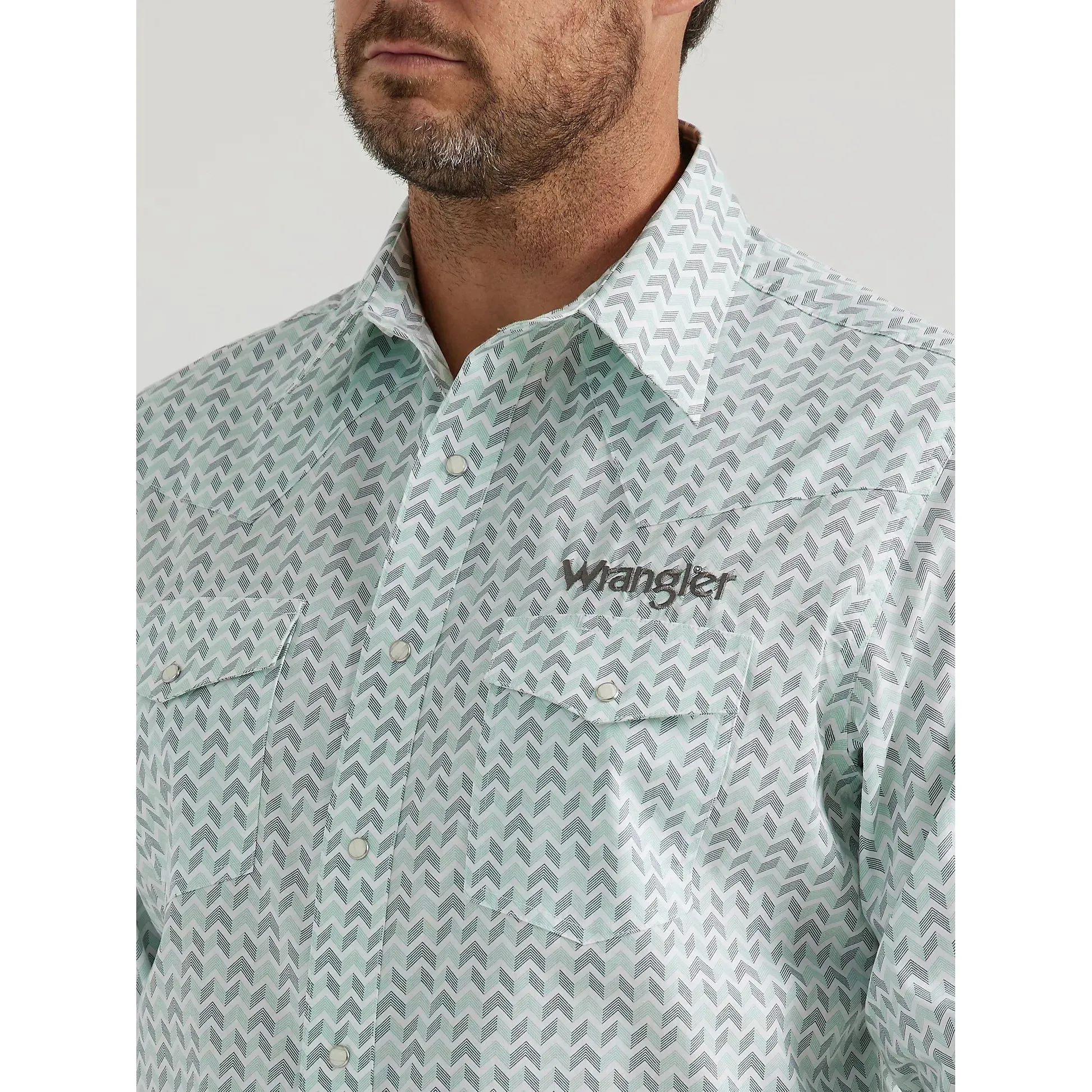 MEN'S WRANGLER® LOGO LONG SLEEVE WESTERN SNAP SHIRT IN AQUA PRINT